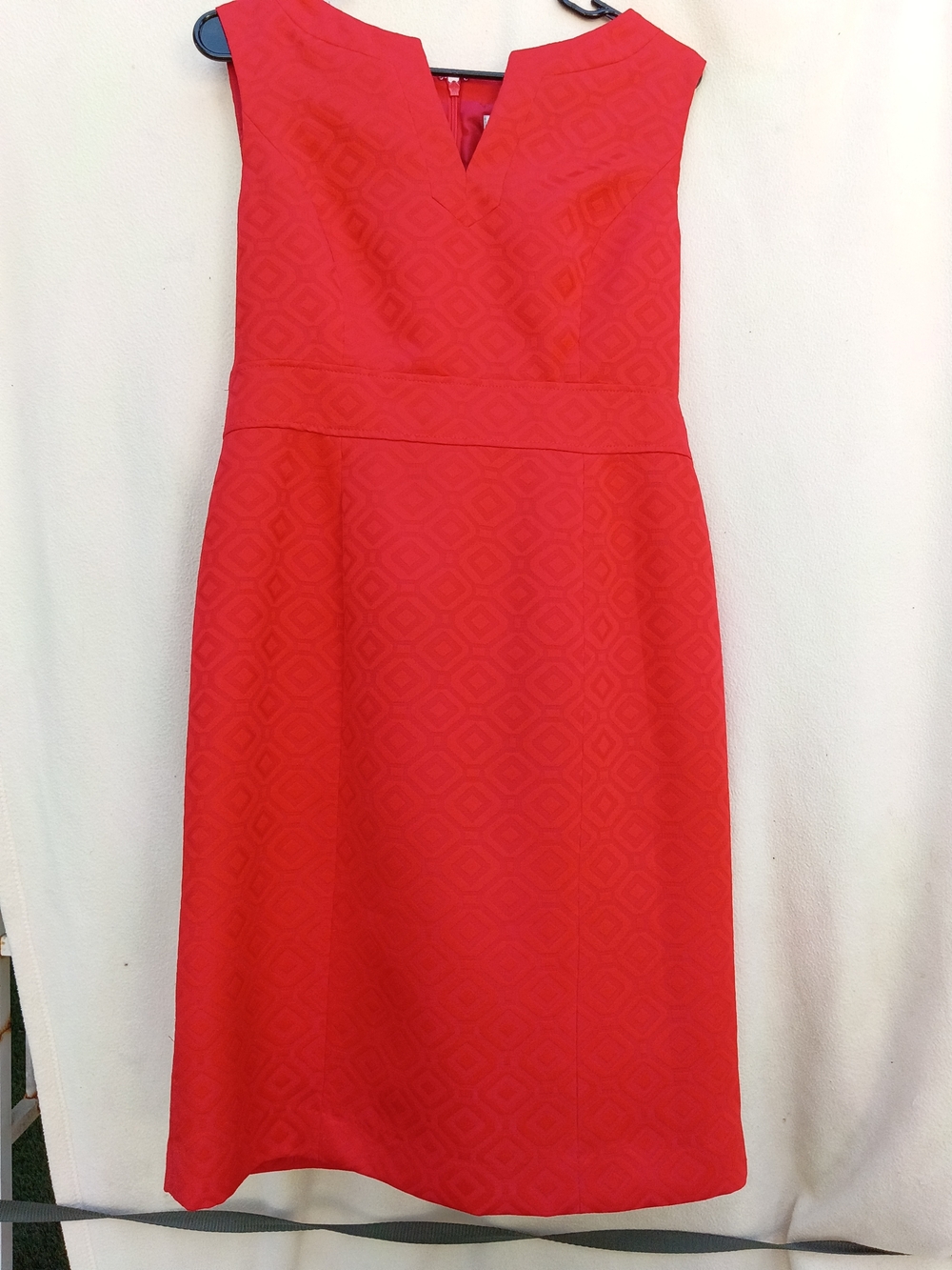 Kasper Coral-Red Sleeveless V-Neck Midi Dress